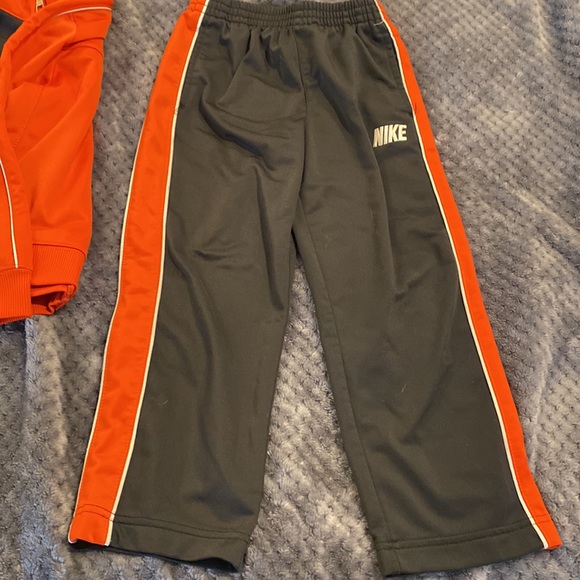 EC boys Nike track sweat suit in grey and orange sz5 - Picture 3 of 13